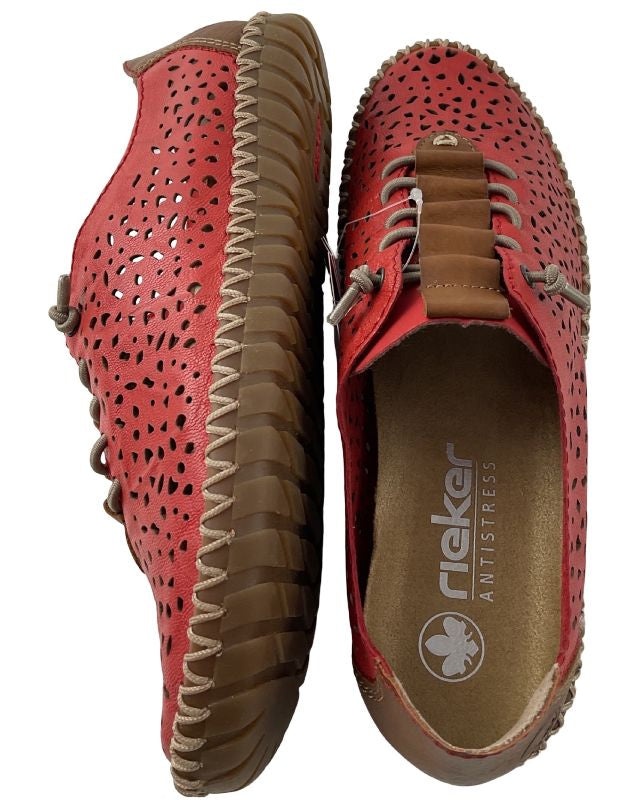 Rieker Damen Slipper M2856‑33 – Rot, Glattleder, mit Zierlochungen