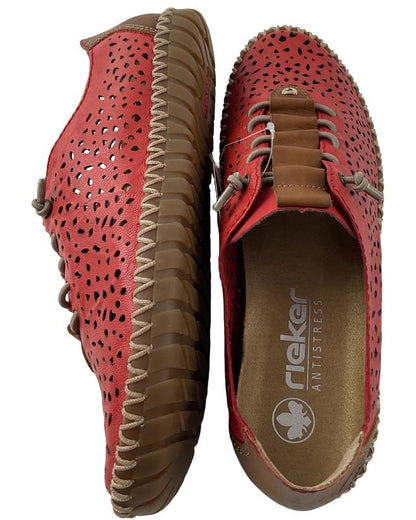 Rieker Damen Slipper M2856‑33 – Rot, Glattleder, mit Zierlochungen